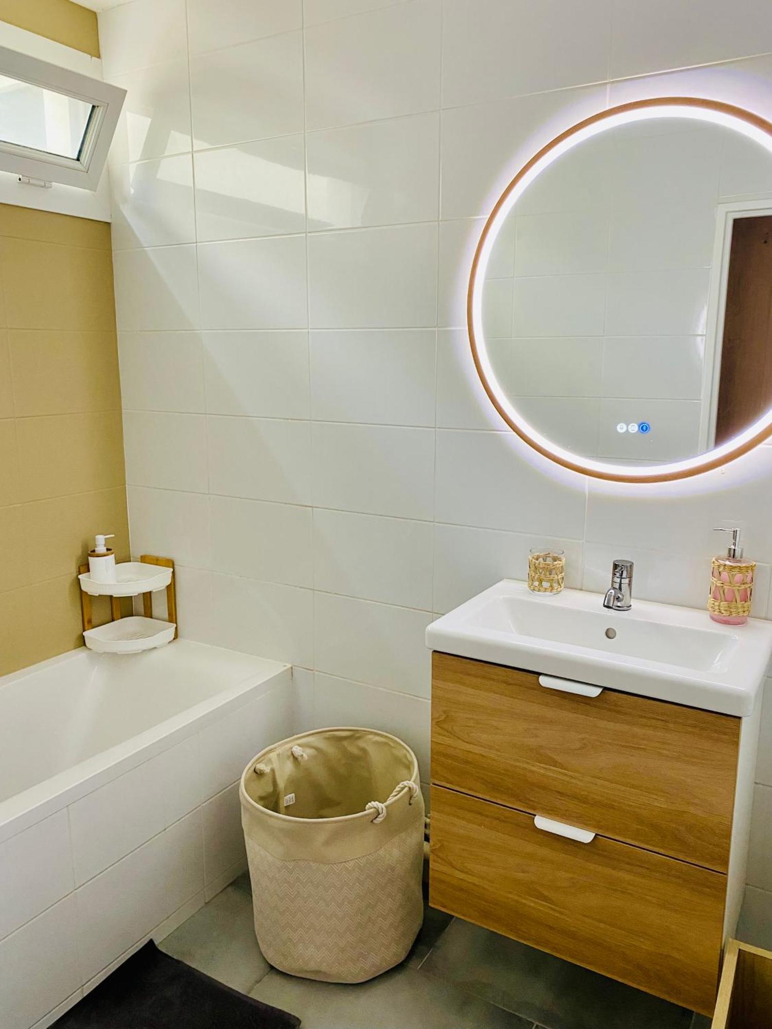 Apartment Fridhome Jacuzzi Parking Wifi Fibre 2min Tram Bruges
